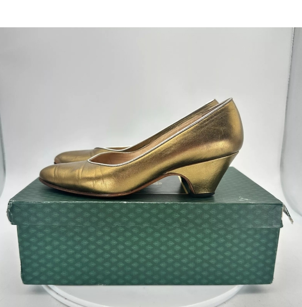 Gucci Women Size EU 35.5 AA US 5 Gold Leather Point Toe Heel Shoes - Picture 2 of 16